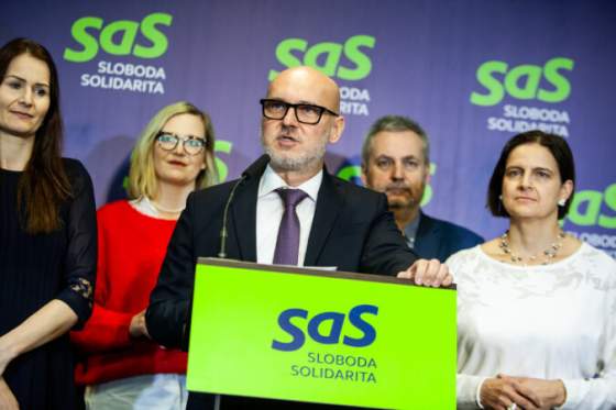 namiesto transakcnej dane haciendova fico podla sas predstiera zaujem o pracujucich divadielkom vo fabrike
