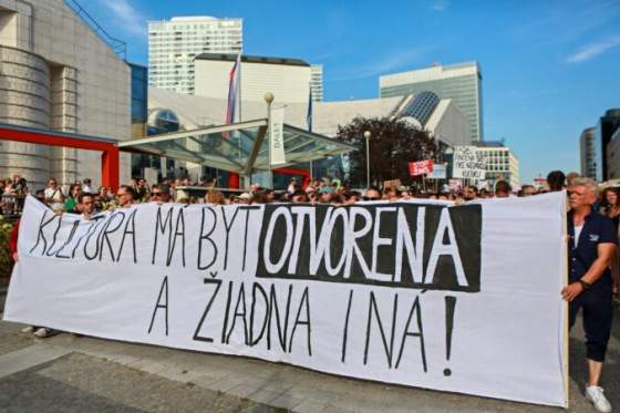netreba nam netrebko otvorena kultura zorganizuje protestne zhromazdenie pred budovou snd