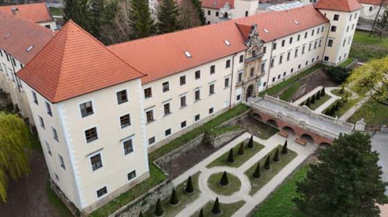 kastielsky park v stupave je zrekonstruovany zlepsili sa vyhlady a obnoveny bol aj historicky vodopad