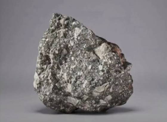 piaty najvacsi mesacny meteorit je na predaj kupit si ho mozete za viac ako dva miliony eur