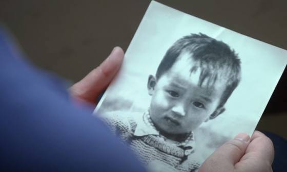 Pátranie po unesenom chlapcovi bolo nakoniec úspešné, s rodičmi sa opäť stretol po 32 rokoch (video)