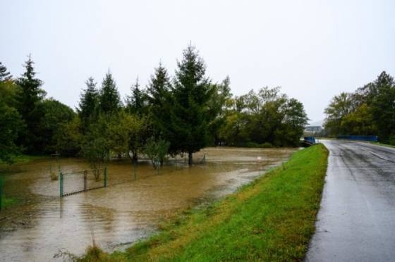 Na väčšine Slovenska hrozia povodne, meteorológovia vydali výstrahy