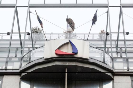 Počet poberateľov dávky v nezamestnanosti v apríli stúpol oproti marcu o vyše tridsaťtisíc ľudí