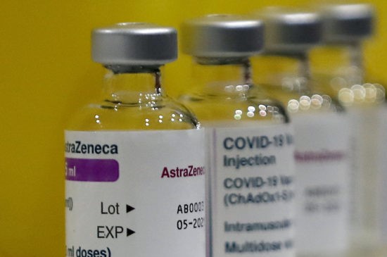 Únia stále dôveruje vakcíne proti koronavírusu od firmy AstraZeneca, problém je v meškajúcich dodávkach 