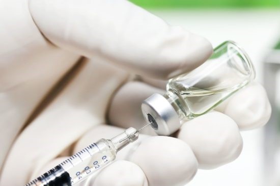 Vakcína od Sanofi a GSK vyvolala silnú imunitnú odpoveď, očkovať by sa ňou mohlo ešte v tomto roku 