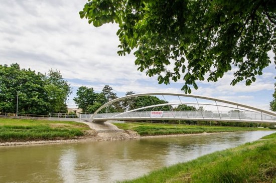 Nitra otvorila nový most pre cyklistov, jeho výstavba zhltla viac ako milión eur 