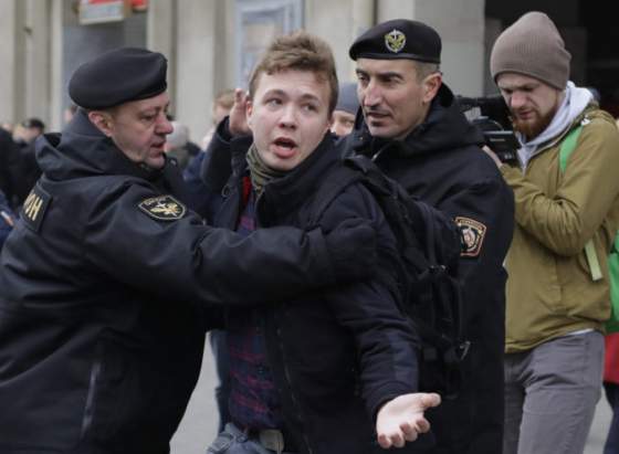 novinar pratasevic ide do vazenia bielorusky sud ho odsudil na osem rokov