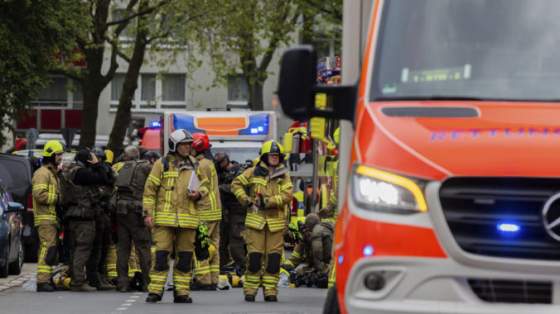 explozia v panelaku v ratingene zranila najmenej 12 hasicov a policajtov mohlo ist o cieleny utok video