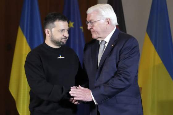 zelenskyj pricestoval do berlina rokovat s lidrami o dalsej pomoci ukrajine