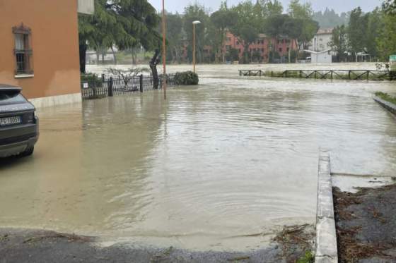 Taliansko aj Balkán zasiahli silné povodne, vyžiadali si už päť ľudských životov (video+foto)