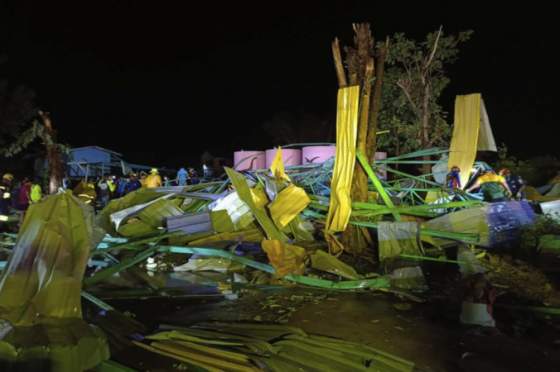 Zrútenie strechy v škole v Thajsku neprežilo šesť ľudí (foto)