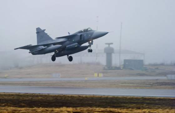 Švédsko nechce poslať na Ukrajinu svoje stíhačky Gripen, ale zvažuje možnosť, že by si ich Ukrajinci vyskúšali