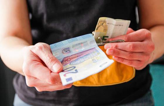 sektor vybranych komercnych sluzieb sa zotavuje po prepade navrat je vsak pomaly