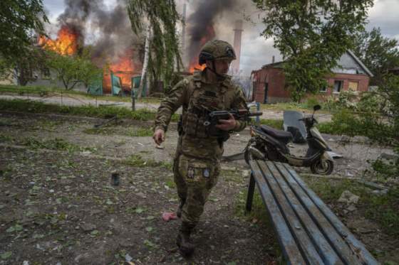 ukrajinska armada nadalej ovlada priblizne 60 percent vovcanska ruske utoky vsak neustavaju