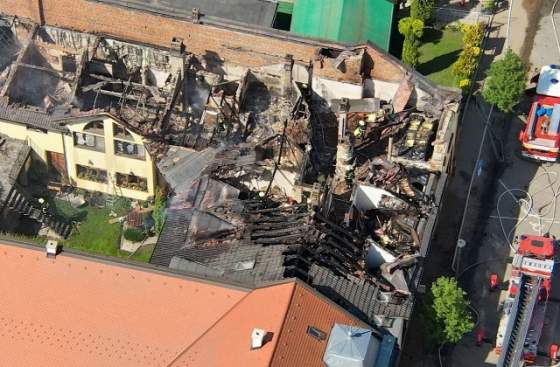 poziar styroch rodinnych domov v lucenci sposobil skodu 700 tisic eur zasahovali desiatky hasicov foto