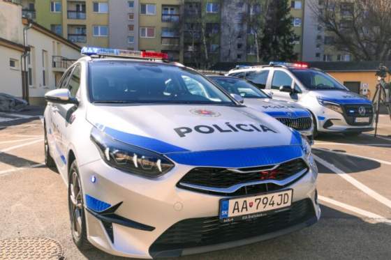 zelene modro zlte aj nove modre vozovy park policie ma tri rozne dizajny dominuje zatial najstarsi