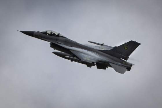 ministerstvo obrany upozornuje na mozny vznik supersonickeho tresku sposobia ho lietadla f 16