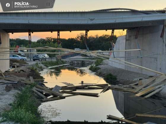 pracovny den sa zmenil na boj o zivot v chorvatskom grobe sa zrutila cast mosta aj s robotnikmi foto