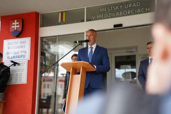 richard rasi slavnostne otvoril nove centrum v medzilaborciach zlepsi sluzby a setri peniaze samospravam foto