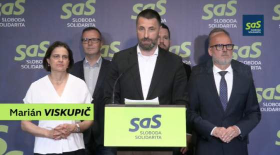stat nevie kolko pocitacov potrebuje liberali kritizuju sutaja estoka pre predrazeny tender video