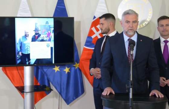 smer sd spaja nenavist k ficovi so stranou demokrati gaspar poukazal na video z protestu video