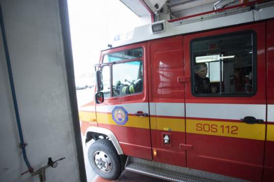 na dialnici d1 hori autobus na miesto uz smerovali dve hasicske auta video
