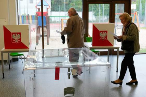 polsko si voli prezidenta vysledky rozhodnu o buducnosti vlady aj vztahu s usa a uniou