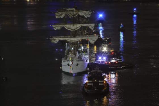 tragedia v new yorku mexicka lod narazila do brooklynskeho mosta dvaja ludia prisli o zivot foto
