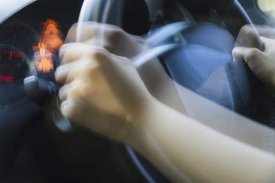 auto s evidencnymi znackami ineho vozidla soferoval 15 rocny chlapec pod vplyvom drog video