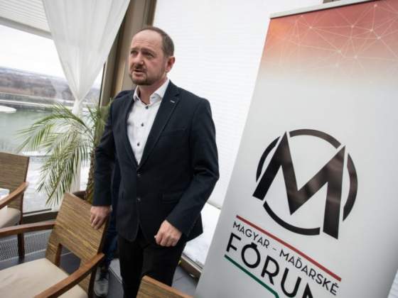 madarske forum vyzyva fica aby nestaval sochu marsalovi konevovi