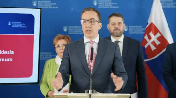 slovensko ma najmenej nezamestnanych od roku 1993 cisla klesli podla tomasa na historicke minimum video