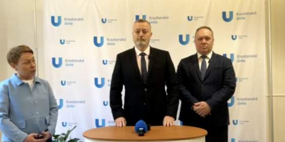 do ustavy chcu dostat dve pohlavia aj pravo na zivot pocateho dietata krestanska unia rokuje o podpore vladneho navrhu video