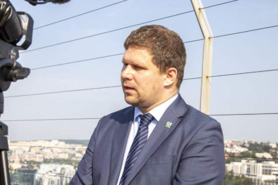 kto nesie zodpovednost za podvod v petrzalke hrcka kritizuje video poslancov tb a ps hovori o manipulacii