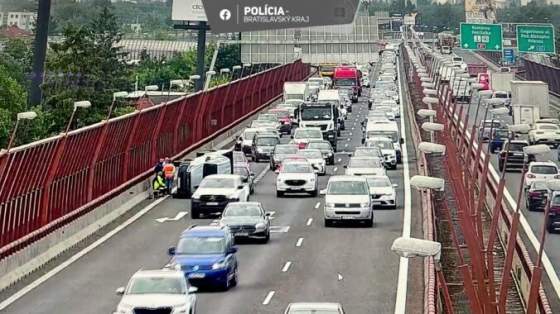 rano na d1 skomplikovala nehoda cez tento usek len tak rychlo neprejdete