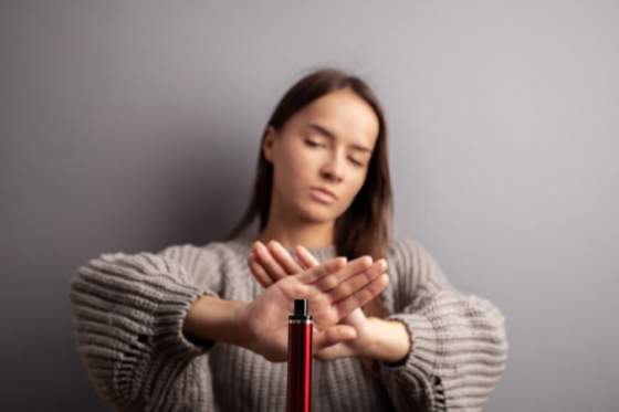 deti sa vedia bezne dostat k jednorazovym e cigaretam odbornici ziadaju zakaz ich predaja