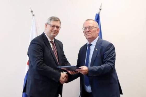 minister spravodlivosti susko podpisal kolektivnu zmluvu zboru vazenskej a justicnej straze foto