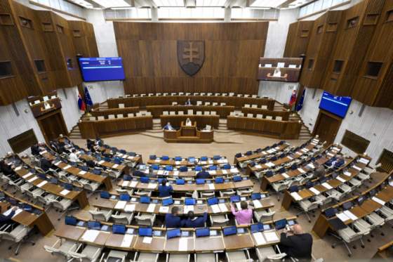 parlament schvalil vladny navrh na zvysenie odolnosti sr v oblasti obrany a bezpecnosti