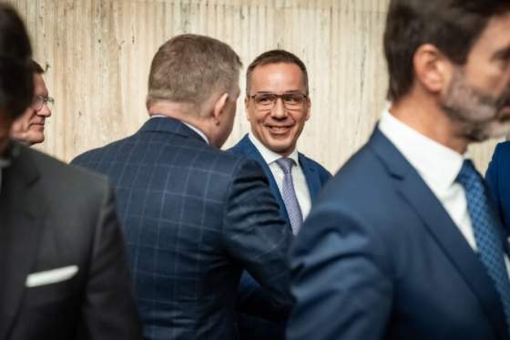 vlada schvalila tomasovu novelu o skratenej praci ma chranit pracovne miesta aj pocas obchodnych vojen