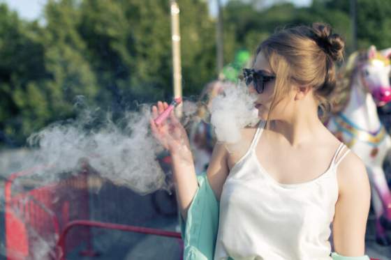 stat chce ochranit deti pred e cigaretami jeden lider koalicnej strany je vsak proti lebo mu chutia