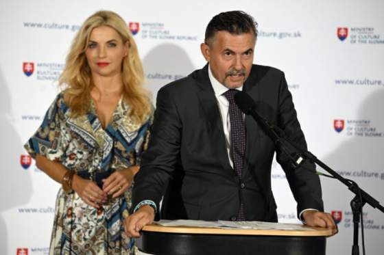 machala priblizil ciel presunu busty od donatella nad komentarmi mnohych obcanov mu ostal stat rozum