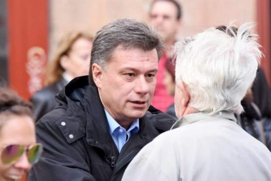 pavel blazek rezignoval po tom co sa prevalilo ze jeho rezort prijal kryptodar od muza s temnou minulostou