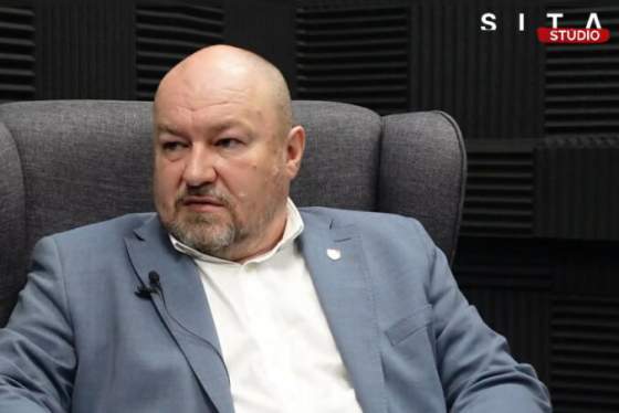 huliak vymenil za vyse tyzden viac nez styri desiatky ludi z ministerstva podla svojich slov spravil odborny urad video