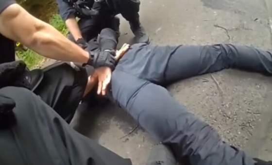 v mestskych lesoch v bratislave muz napadol dvoch bezcov do tvare im nastriekal slzotvorny plyn video