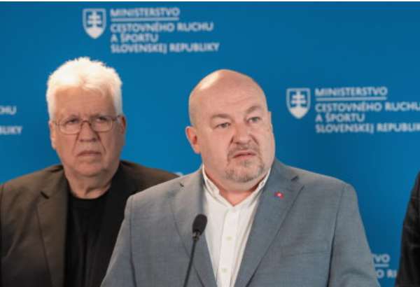 sportove talenty sa podla huliaka rodia v skolskych telocvicniach obce mozu ziadat dotacie na ich modernizaciu video
