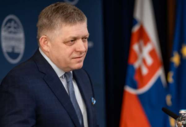 trinaste dochodky a ani dalsie dve socialne opatrenia sa rusit nebudu odpoveda fico zamestnavatelom na ich navrh konsolidacie