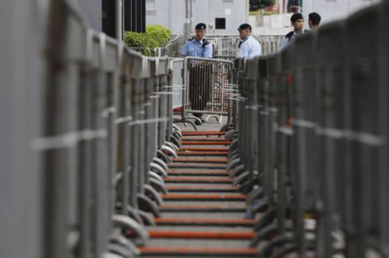 V Hongkongu budú opäť protestovať proti kontroverznému návrhu zákona, polícia mobilizuje posily