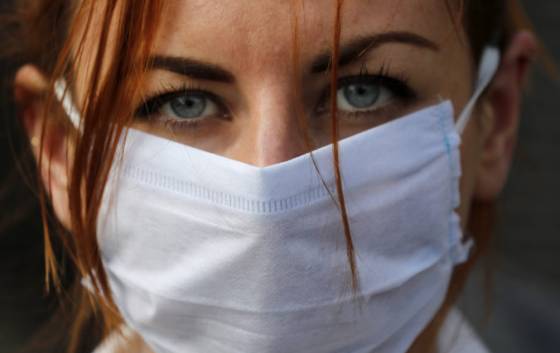Srbsko reaguje na nárast počtu prípadov koronavírusu, rúška sú v Belehrade opäť povinné