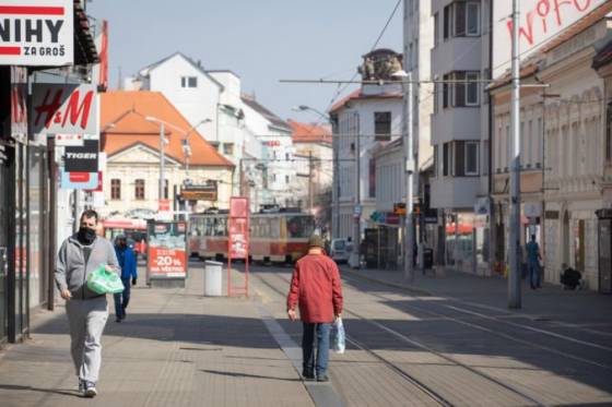 Slovensko by už nemalo byť červenou krajinou, úrad posielal do európskeho systému neúplné údaje o pandémii