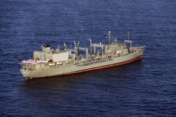 Najväčšiu loď iránskeho námorníctva zachvátil požiar, po ktorom sa potopila do Ománskeho zálivu (video)
