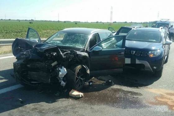 Pri vážnej nehode na ceste R1 zo Serede do Nitry sa zranili štyria ľudia, z toho jedno dieťa